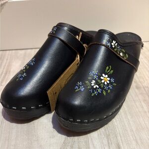 Vintage Hand-Painted Floral Leather Clogs Sz 8-8.5